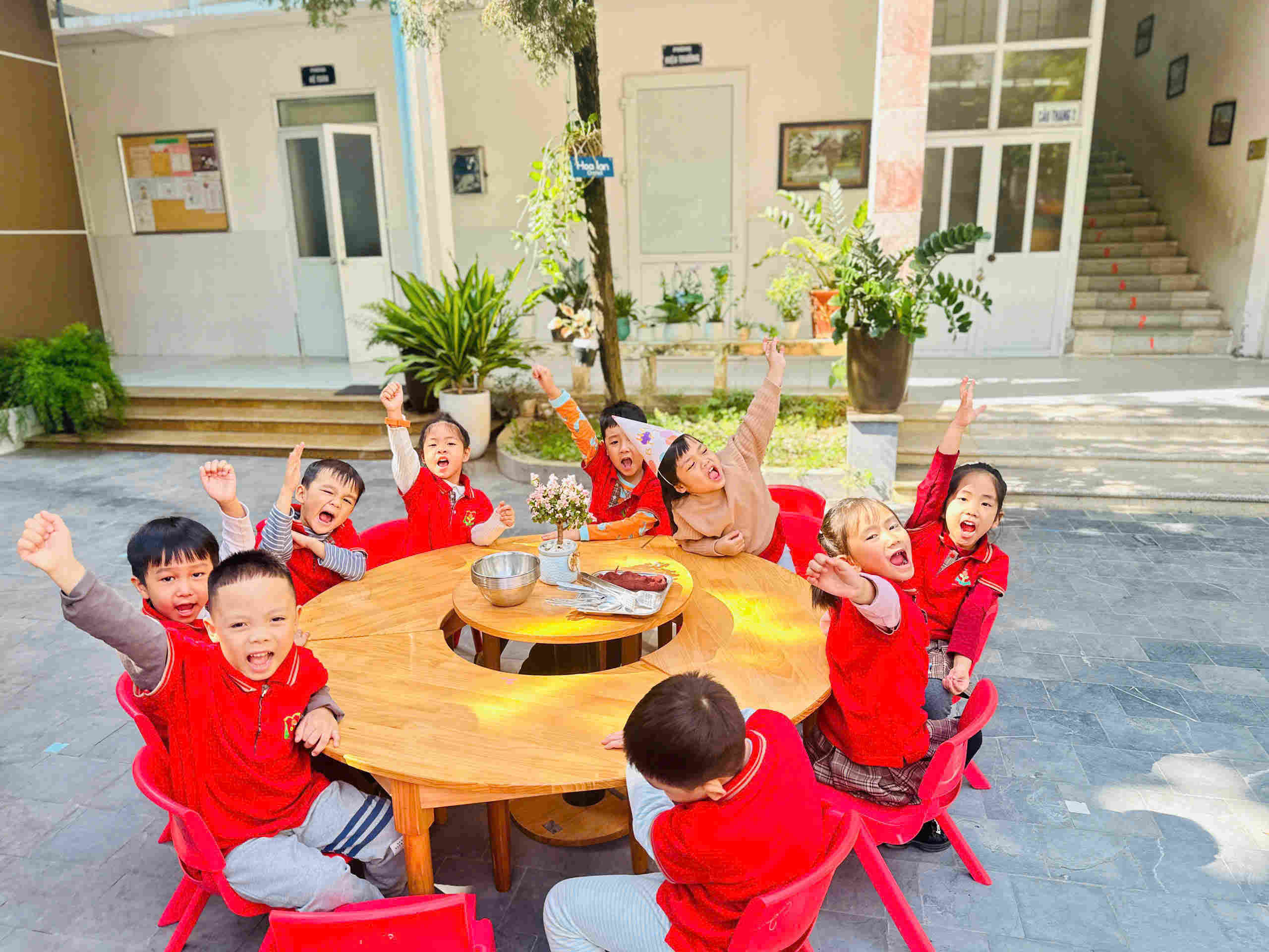 BỮA TIỆC BUFFET – CHÚC MỪNG SINH NHẬT CÁC BÉ THÁNG 11