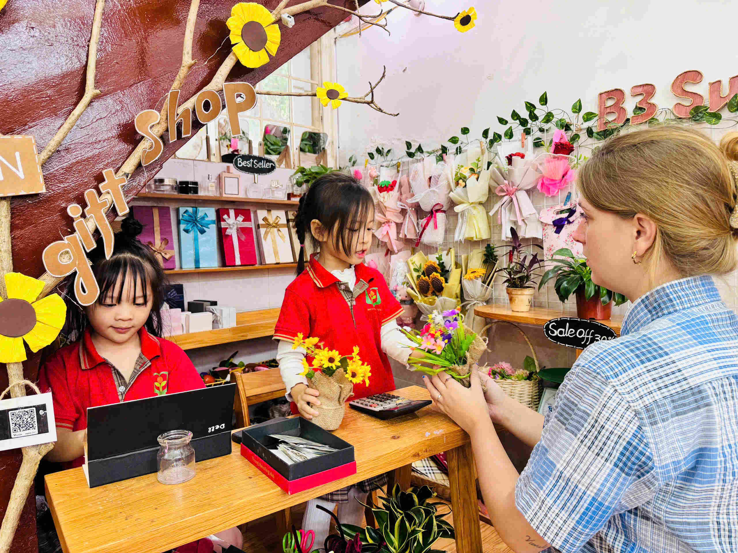 NGÀY THỨ HAI – TUẦN LỄ HỘI GIẢNG: LAN TỎA YÊU THƯƠNG, THẮP SÁNG NGỌN LỬA ĐAM MÊ ?