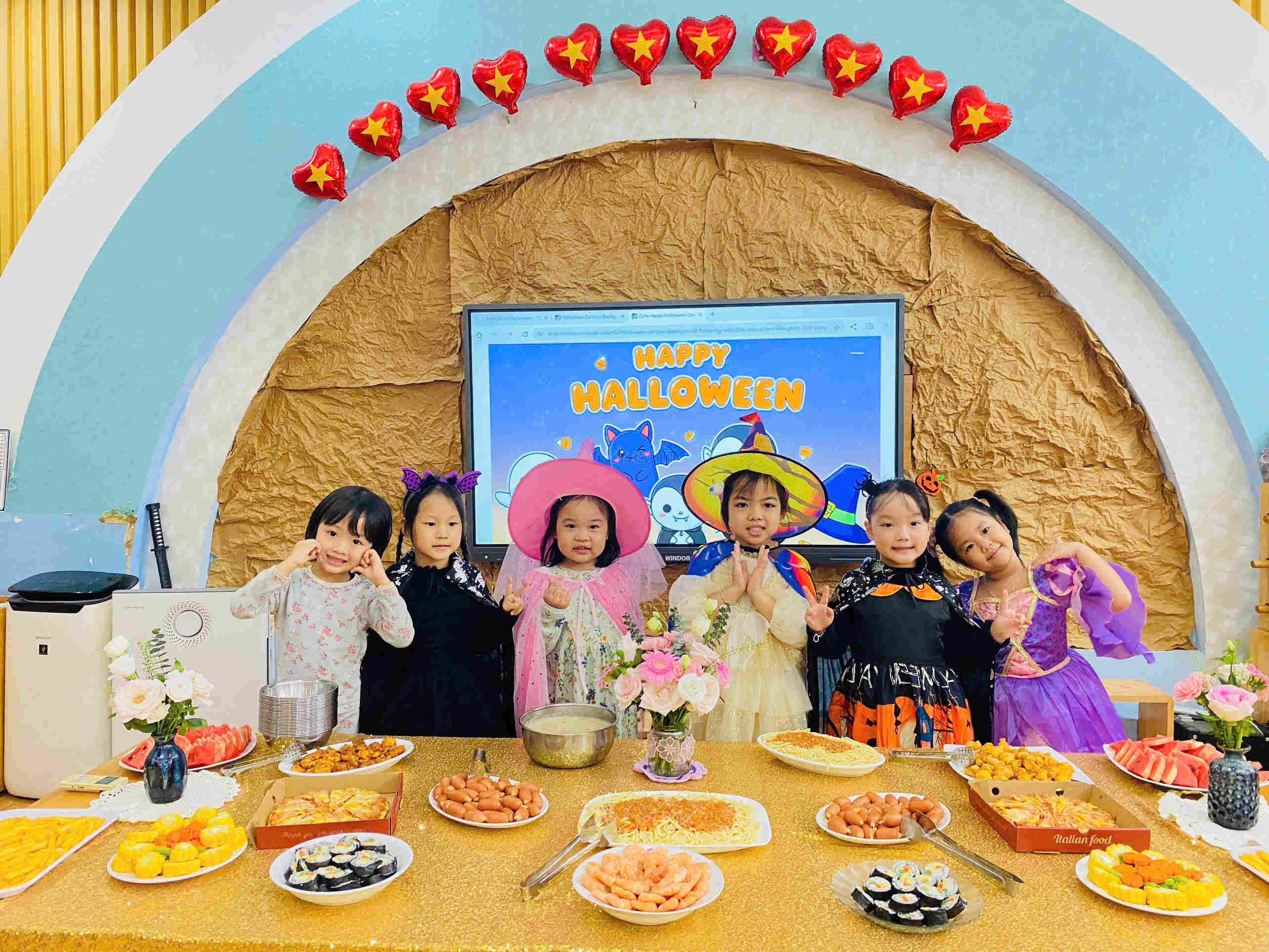 TIỆC BUFFET & SINH NHẬT THÁNG 10 CỦA CÁC BÉ HOA THỦY TIÊN